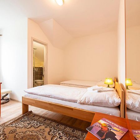 Penzion A Restauracia Lavender Motel Poprad Exterior photo