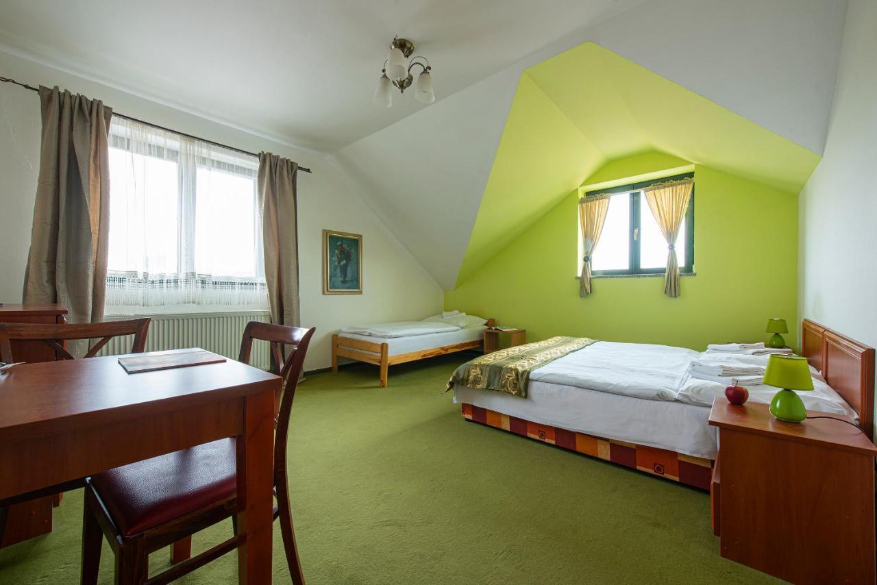 Penzion A Restauracia Lavender Motel Poprad Exterior photo