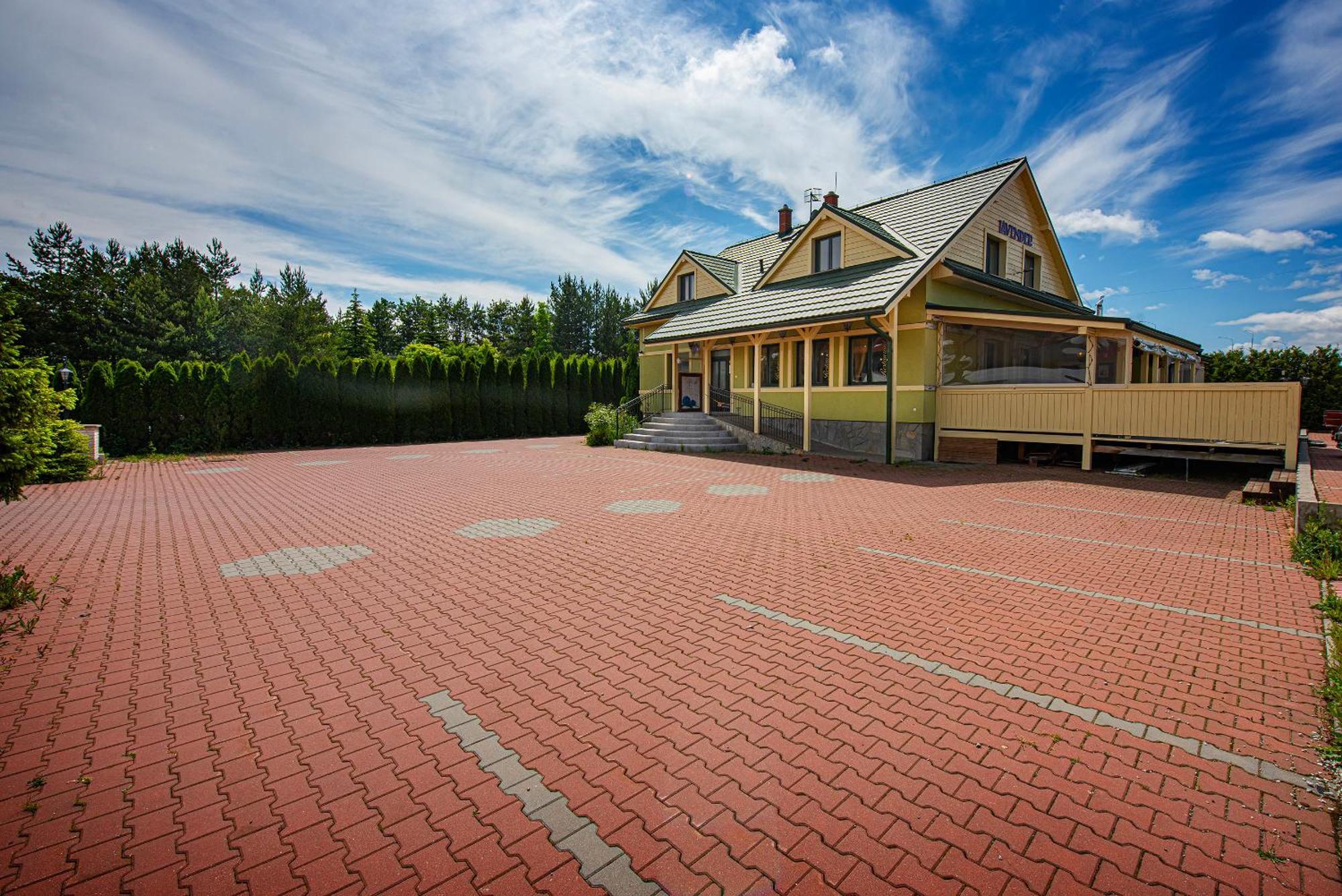 Penzion A Restauracia Lavender Motel Poprad Exterior photo